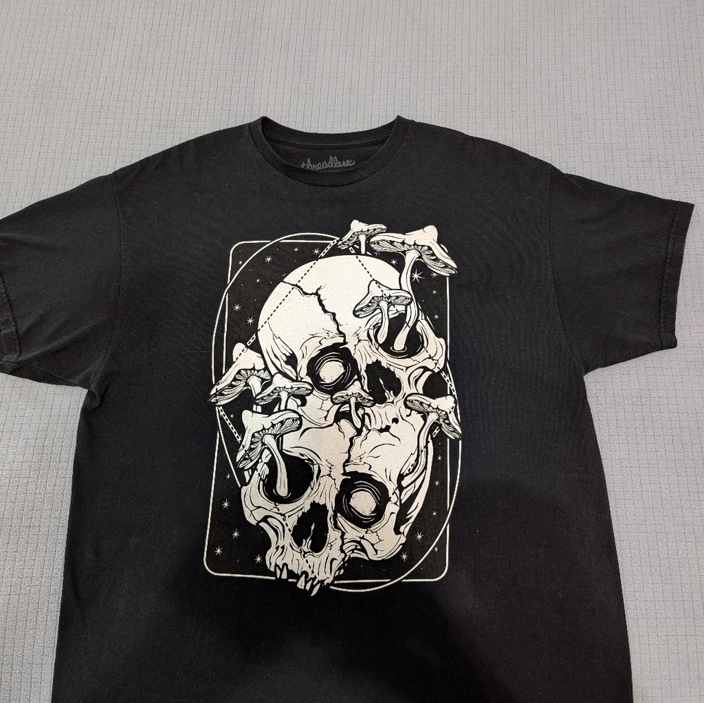Von Kowen designs T-shirt XL